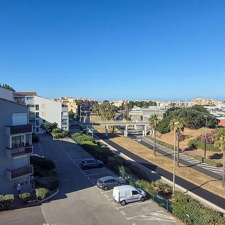 Pratique, Parking - 4 Pers. - Fr-1-880-37 Agde